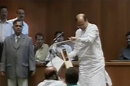 Raj Thackeray taken to court for Abu Azmi's slap