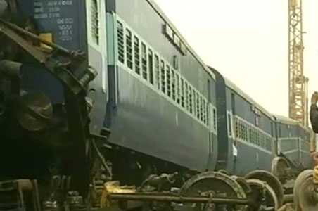 Train derails near Jaipur; 6 dead, 21 injured