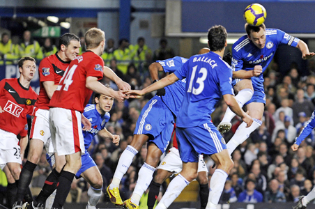 Terry's header gives Chelsea win over Man United