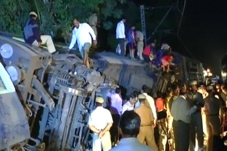 12 coaches of Gandhidham Express derail in Mumbai
