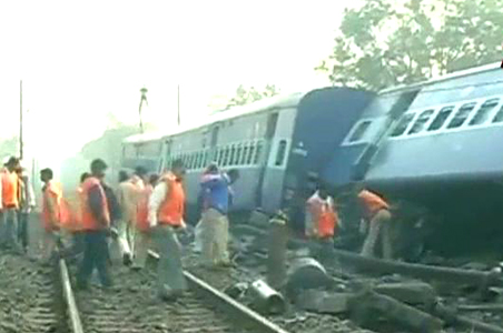 Naxals attack train in Jharkhand, 2 killed