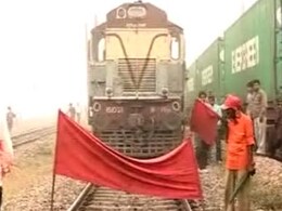 Delhi smog causes train accident, 5 killed Delhi smog causes train accident, 5 killed