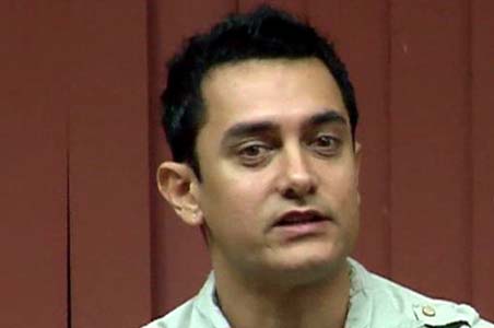 Ailing Aamir makes a surprise stop