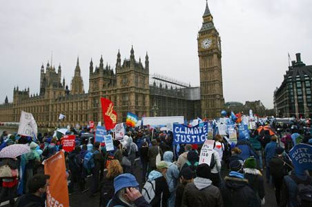 Thousands march in London for climate change