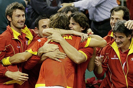 Ferrer rallies over Stepanek; Spain leads 2-0 Ferrer rallies over Stepanek; Spain leads 2-0