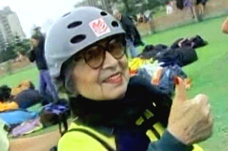 85-year-old grandma goes gliding