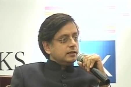 No stopping Tharoor from tweeting