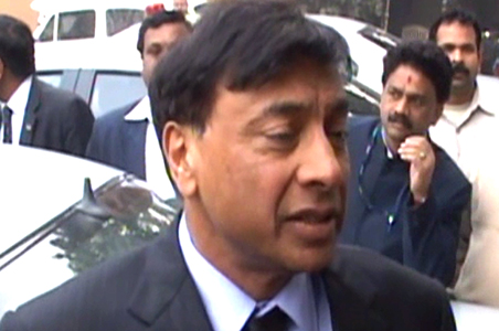 Upset LN Mittal says India not ready for mega investments