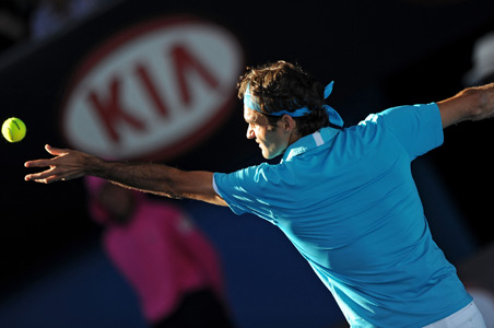 Federer beats Davydenko to make Open semis