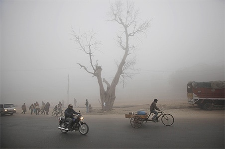 Delhi: Thick fog plays havoc with 200+ flights