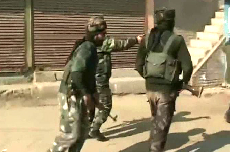 Militants attack police station, kill 2, escape