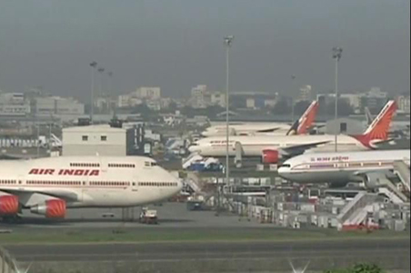 Flight delays at Delhi, Mumbai airports