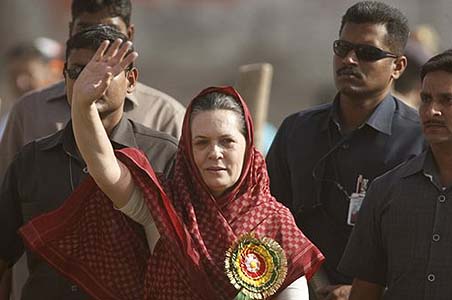 Sonia Gandhi speaks out against criminals in politics