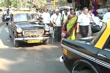 Taxi U-turn is like Michael's moonwalk, says Thackeray