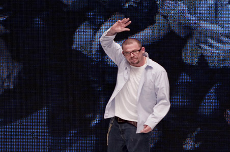 Alexander McQueen dead, most likely a suicide