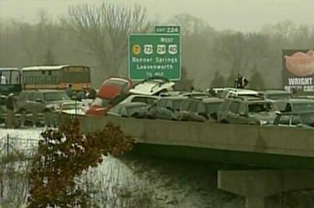 US: Snow causes massive traffic pile-up