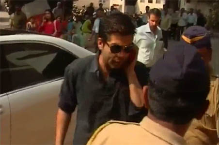 Karan Johar meets police chief about SRK's film