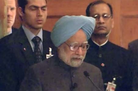 PM to babus: Stop 'apathy, sloth, corruption'
