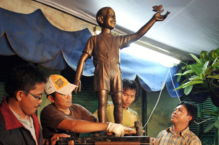 Indonesian school gets statue of Barack Obama  