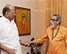 Pawar meets Thackeray for cricket, snubs Congress