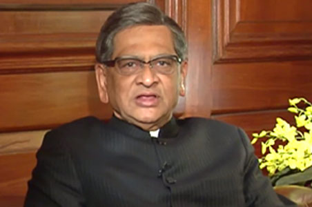 S M Krishna meets Pak foreign secretary