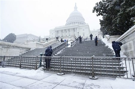 Snowstorm batters eastern US, two dead
