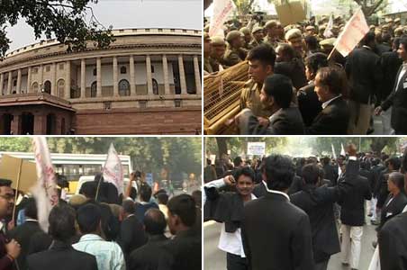 Pro-Telangana protesters reach Parliament doorsteps