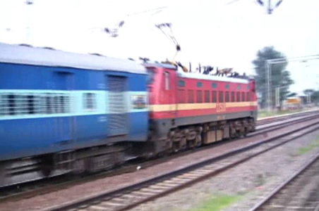 Train looted in Bihar on Rail Budget day