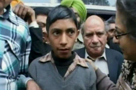 Pak 'runaway' teen reunites with family