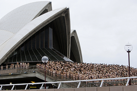 5,000 pose nude at Sydney's Opera House