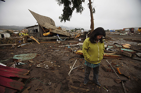 Chile quake death toll hits 708 as rescue ramps up 