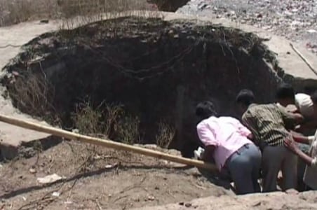 Dhanbad: 17-yr-old boy stuck in coal mine