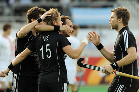 Top-ranked Germany rout Canada 6-0