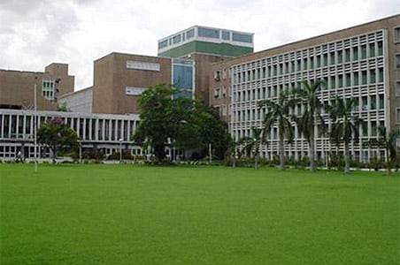 Student commits suicide in AIIMS