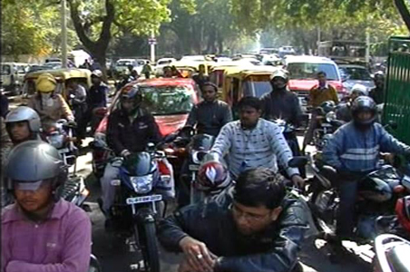 Traffic cop gets memo for low challan count