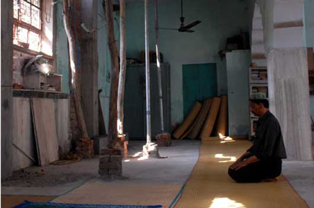 100-yr-old mosque awaits repairs