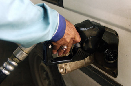 Petrol Price Drops by Rs 1/litre; to Come in Effect From Midnight