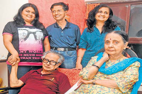 R K Laxman rebuffs <i>Lahore</i> poster launch 