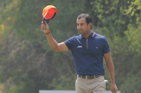 Scintillating Shiv Kapur joins Karlberg at top