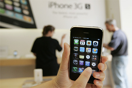 Computers seized from secret iPhone blogger