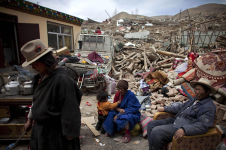 Death toll in China earthquake surges past 1000