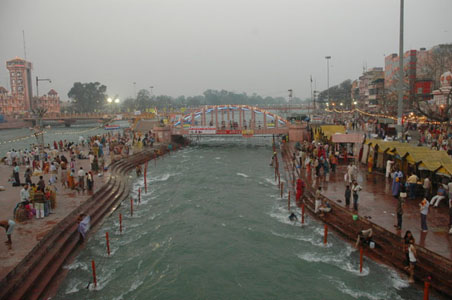 AMU alumni give healing touch at Kumbh