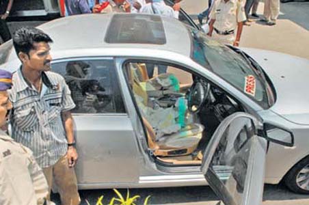 Director in a hurry scripts Mumbai airport drama