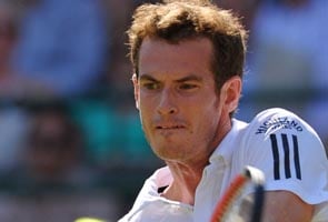Murray powers into Wimbledon second round 