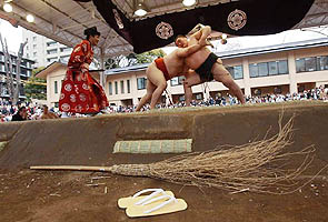 Underworld ties cast a shadow on Sumo