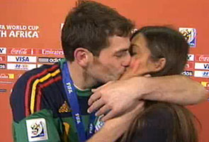 Spain captain Casillas' kiss for his lady love