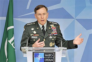 US General Petraeus arrives in Kabul to take over Afghan war