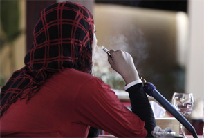 Hamas bans women from smoking water pipes in cafes