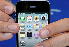 Design flaw in iPhone 4, testers say