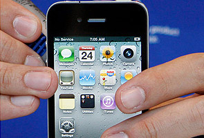 Amid antenna troubles, Apple to speak on iPhone 4 today 